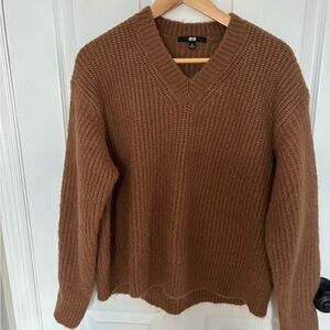 Uniqlo Women's V-Neck Chunky Knit Sweater in Brown